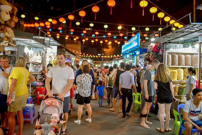 Marché de nuit à Nha Trang, Vietnam