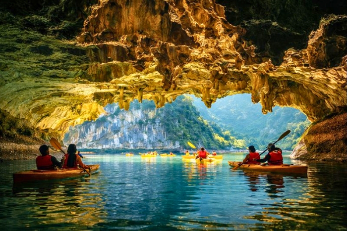 Silence et lumière dans les grottes de la Lumière et de l’Ombre