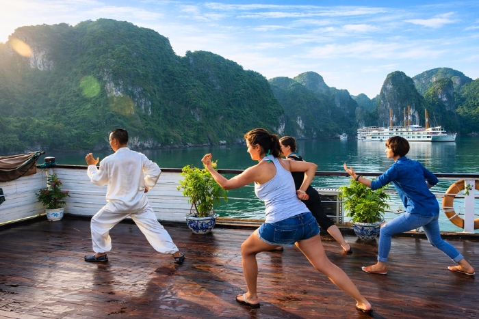 Tai-chi au lever du jour, quand le corps suit le rythme de la mer