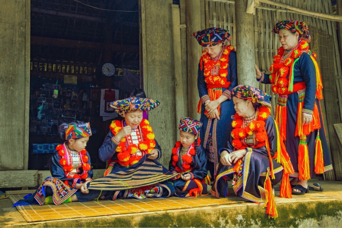 Une immersion culturelle dans les traditions des Dao rouges