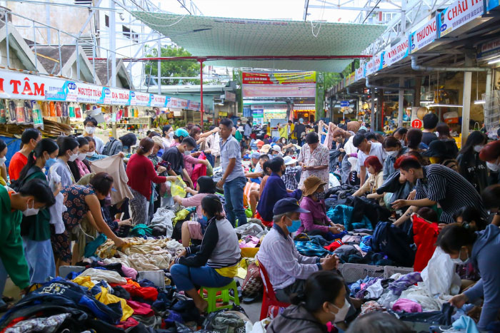 Journée de seconde main au marché Con