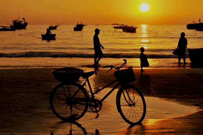 Coucher de soleil sur la plage du Vietnam