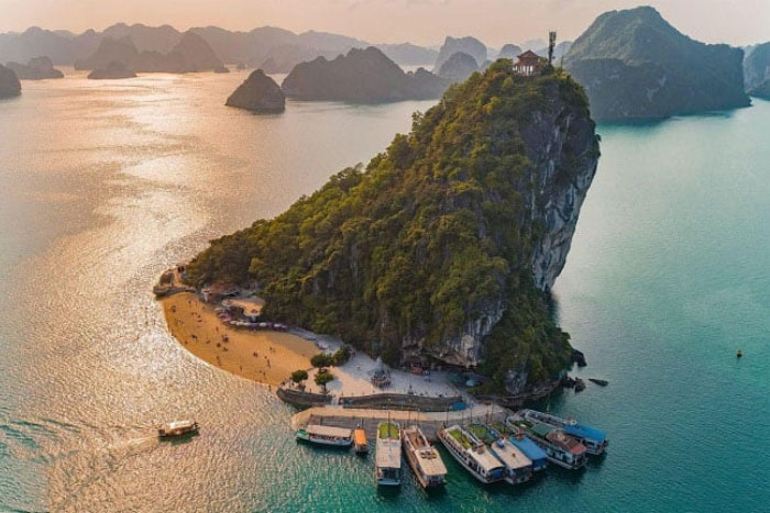 La plus belle plage de la baie d'Halong