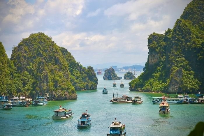 Vivez une croisière inoubliable au cœur de la baie d’Halong