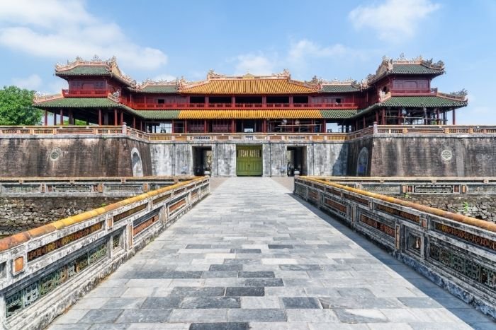 Au fil de ses monuments, Hué raconte plusieurs siècles d'histoire
