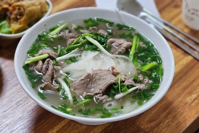 Le Vietnam permet de découvrir une gastronomie réputée à prix très doux