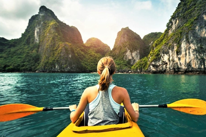 Kayak sur l'île de Cat Ba