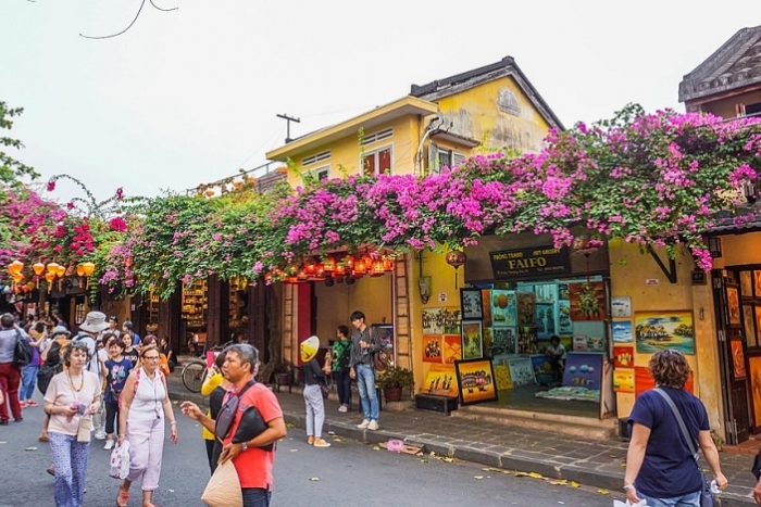 En vous promenant dans la vieille ville de Hoi An de Hoi An, vous rencontrerez des œuvres architecturales des temps anciens