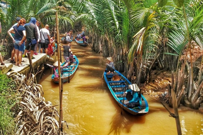 Faites l'expérience de ramer sur un bateau à rames depuis Ben Tre pour voyager dans la région fluviale du Sud-Ouest