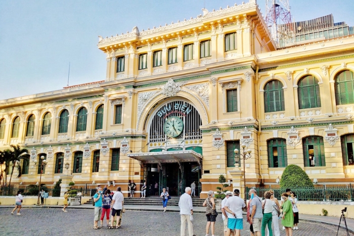 La poste centrale - une belle beauté au coeur de Saigon