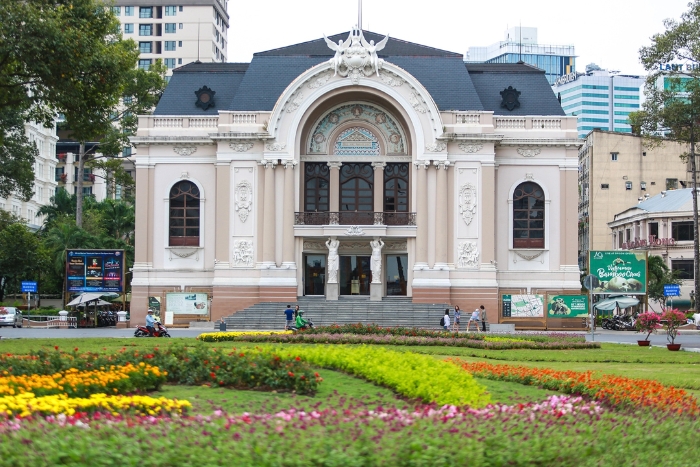 L'opéra de Saïgon offre une immersion dans le luxe et l'élégance de l'ère coloniale française