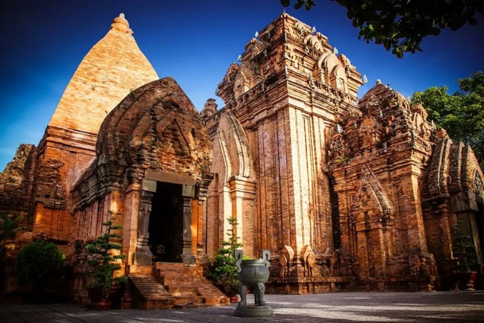 La tour de la déesse Ponagar à Nha Trang – un site touristique culturel unique