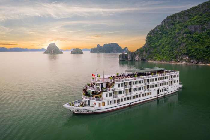 Croisière deluxe dans la baie d'Halong 