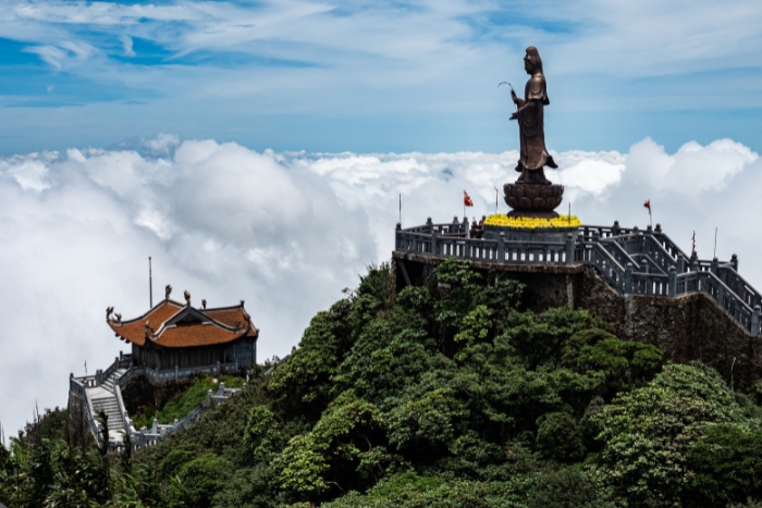 Le Bouddha géant de Sapa, l'une des statues de Bouddha les plus grandes d'Asie du Sud-Est