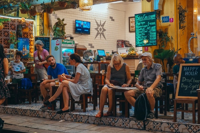 Découvrez la culture vietnamienne unique du café sur le trottoir