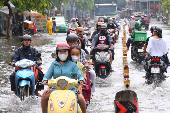 Ho Chi Minh-Ville sous une pluie battante