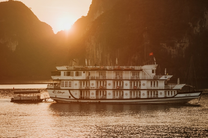 Croisière Bhaya Classic dans la baie d’Halong lors du voyage Vietnam Cambodge Laos 14 jours