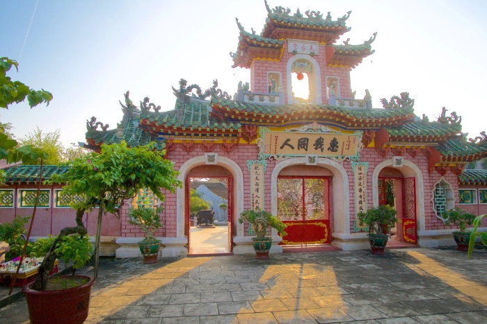 Découverte de la salle de réunion du Fujian lors du circuit Vietnam Cambodge Laos