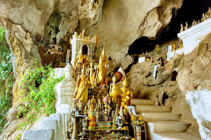 N’oubliez pas de visiter la grotte de Pak Ou pendant votre voyage Vietnam Laos 2 semaines