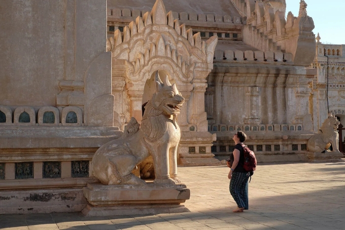 Bagan et ses temples anciens au Myanmar en été