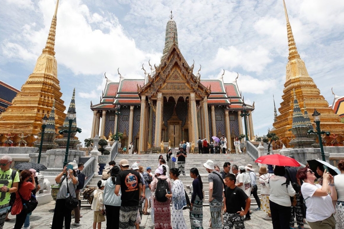 Vous pouvez explorer les temples somptueux de Bangkok avec vos enfants