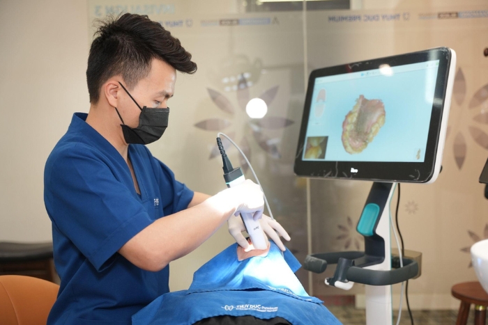 Technologie de scannage intra-oral dans les cliniques dentaires au Vietnam