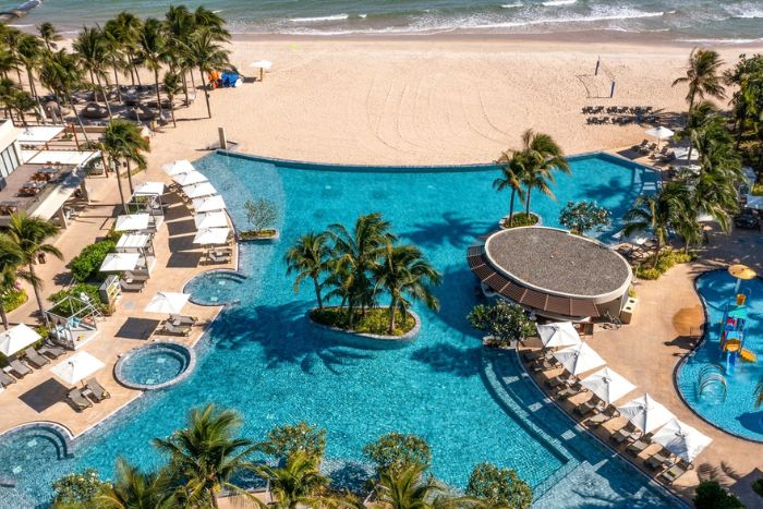 Temps de se détendre près de la piscine à Ho Tram, Vung Tau