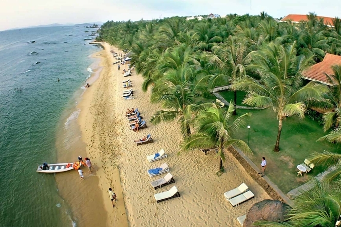 La plage de Bai Sau, surnommée la plage de derrière, est sans doute l’une des meilleures plages à Vung Tau