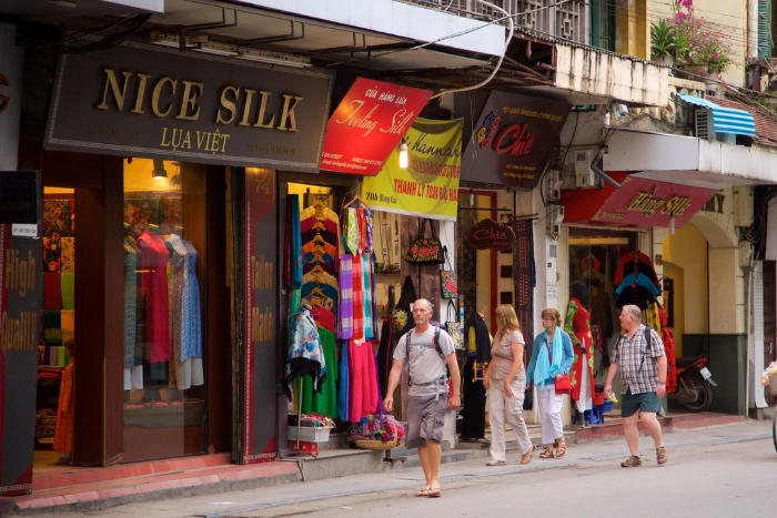 Faire du shopping dans le vieux quartier de Hanoï