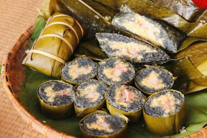 Sp&eacute;cialit&eacute;s &agrave; d&eacute;guster en 4 jours &agrave; Yen Bai Phu Tho : Le b&aacute;nh chưng noir de Muong Lo