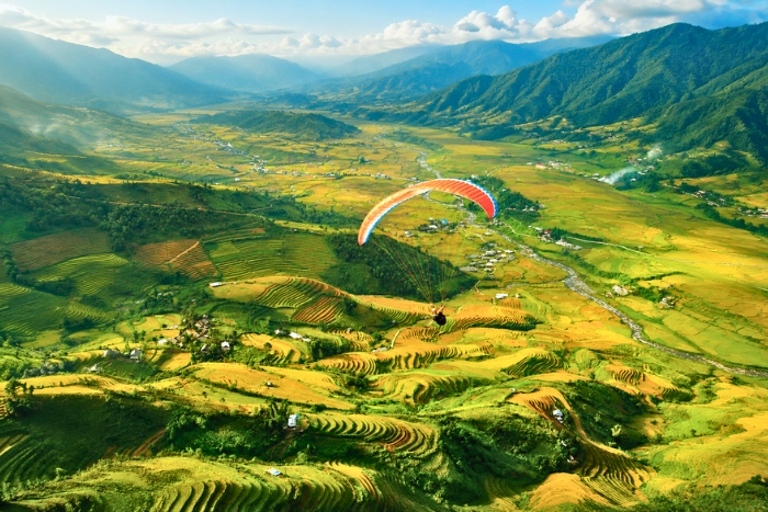 Sensations fortes en parapente au col de Khau Pha lors d'un voyage au Nord Vietnam