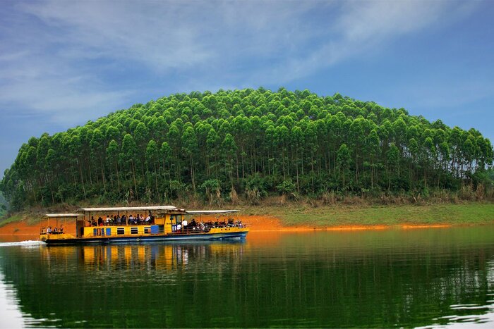 Une excursion en bateau au lac de Thac Ba