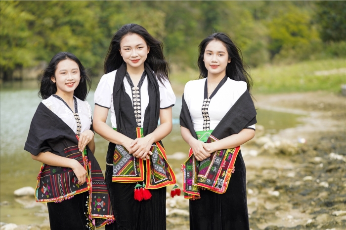 Costumes traditionnels des Thai blancs au Vietnam 