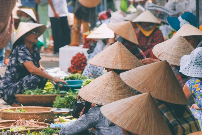 Le chapeau conique est étroitement associé à la vie quotidienne des Vietnamiens.