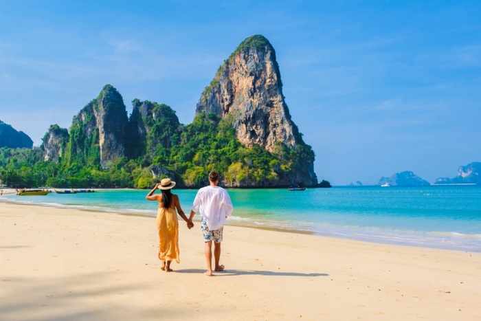 Railay Beach, le d&eacute;cor parfait pour vivre des activit&eacute;s romantiques en Asie du Sud-Est en mars