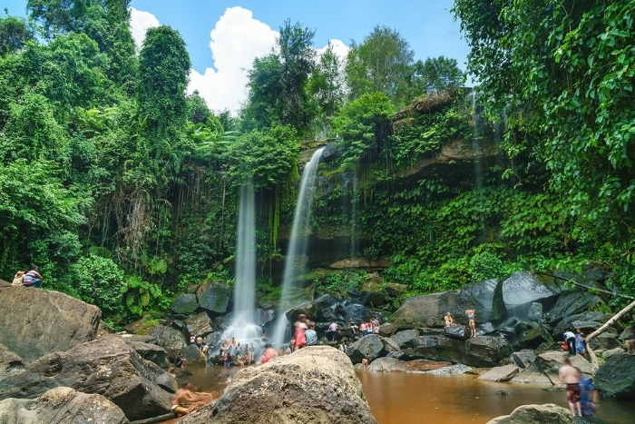 Devant les chutes de Mondulkiri - La beauté sauvage du Cambodge