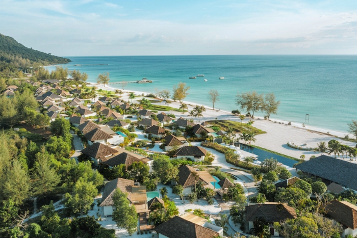 La mer calme de Koh Rong depuis une villa lumineuse du Royal Sands