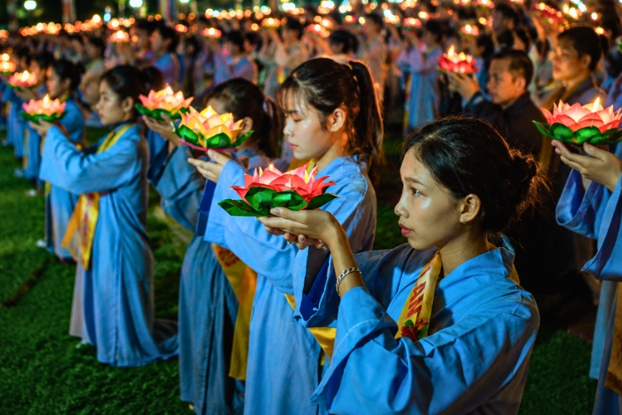 Vivre un moment de recueillement lors de la f&ecirc;te de Vu Lan
