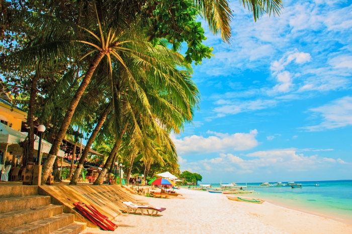 Alona Beach, incontournable du top des plages d&rsquo;Asie du Sud-Est en Mars