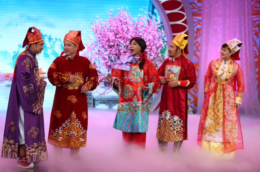 La famille s'est réunie pour regarder le spectacle Tao Quan