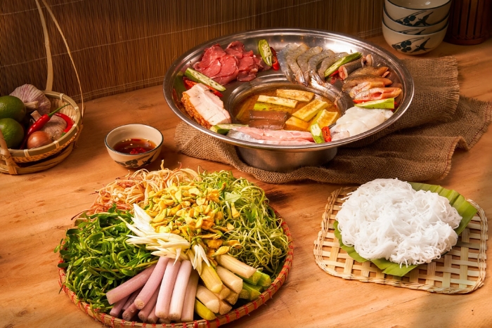 Plat à partager : Lẩu Mắm au bouillon riche et saveurs authentiques