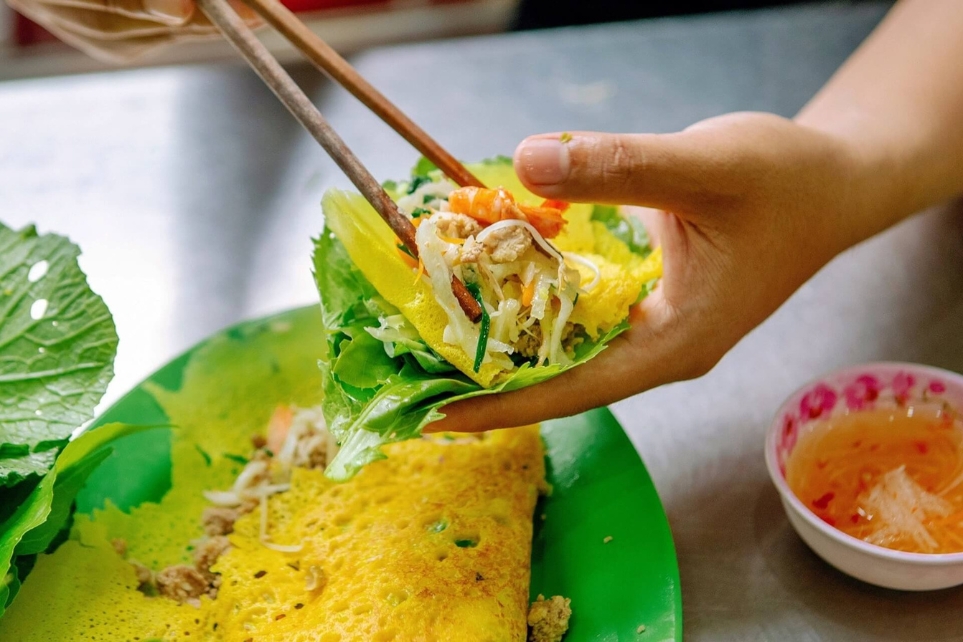 Comment déguster le bánh xèo