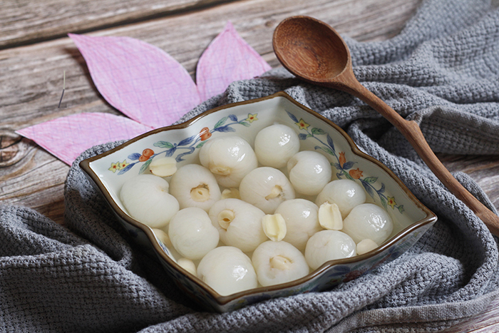 Soupe sucrée aux graines de lotus et longane (Chè long nhãn hạt sen)